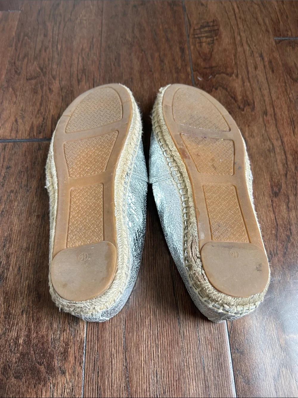 Tory Burch women’s size 9.5 Metallic Espadrille Flats in Silver and Navy